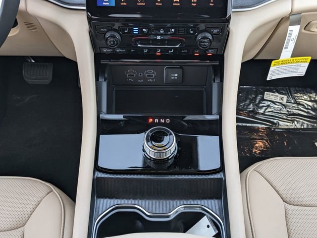 New 2025 Jeep Grand Cherokee Limited w/ Luxury Tech Group II RWD image 19