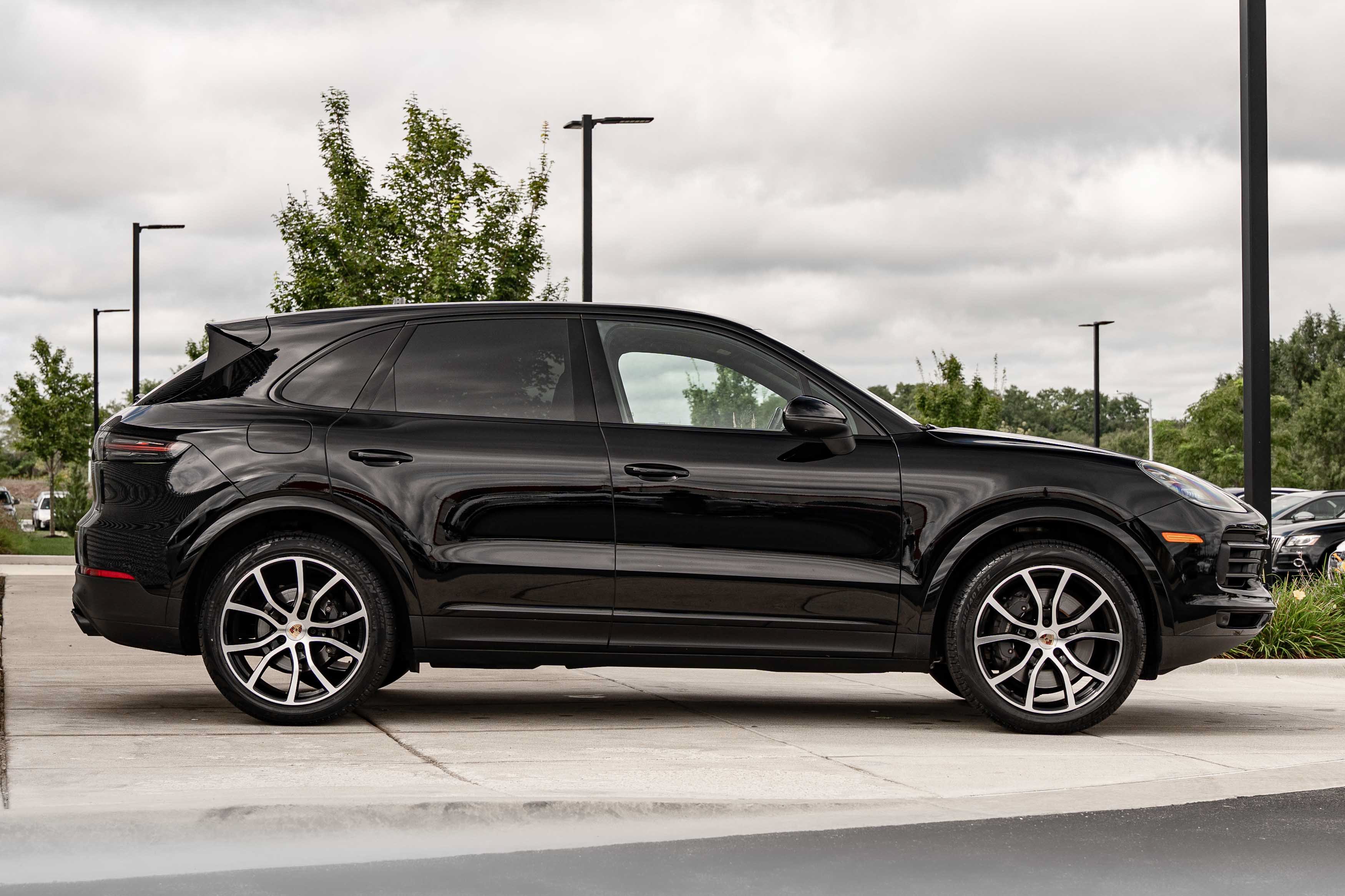 Used 2022 Porsche Cayenne Platinum Edition AWD/4WD image 3
