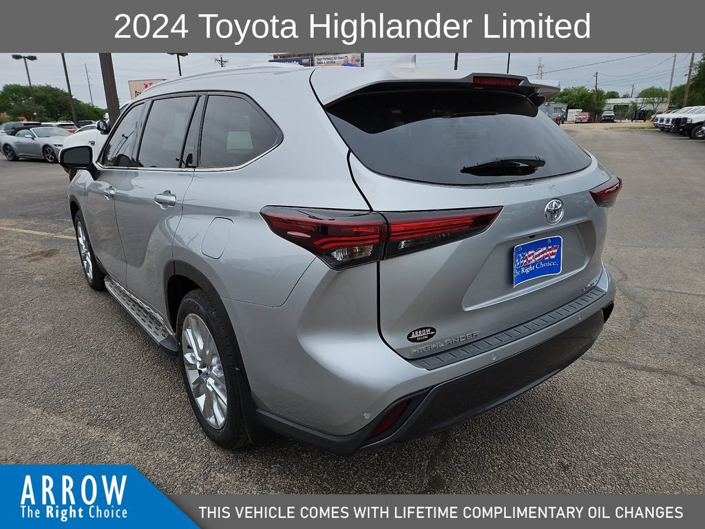 Used 2024 Toyota Highlander Limited FWD image 9