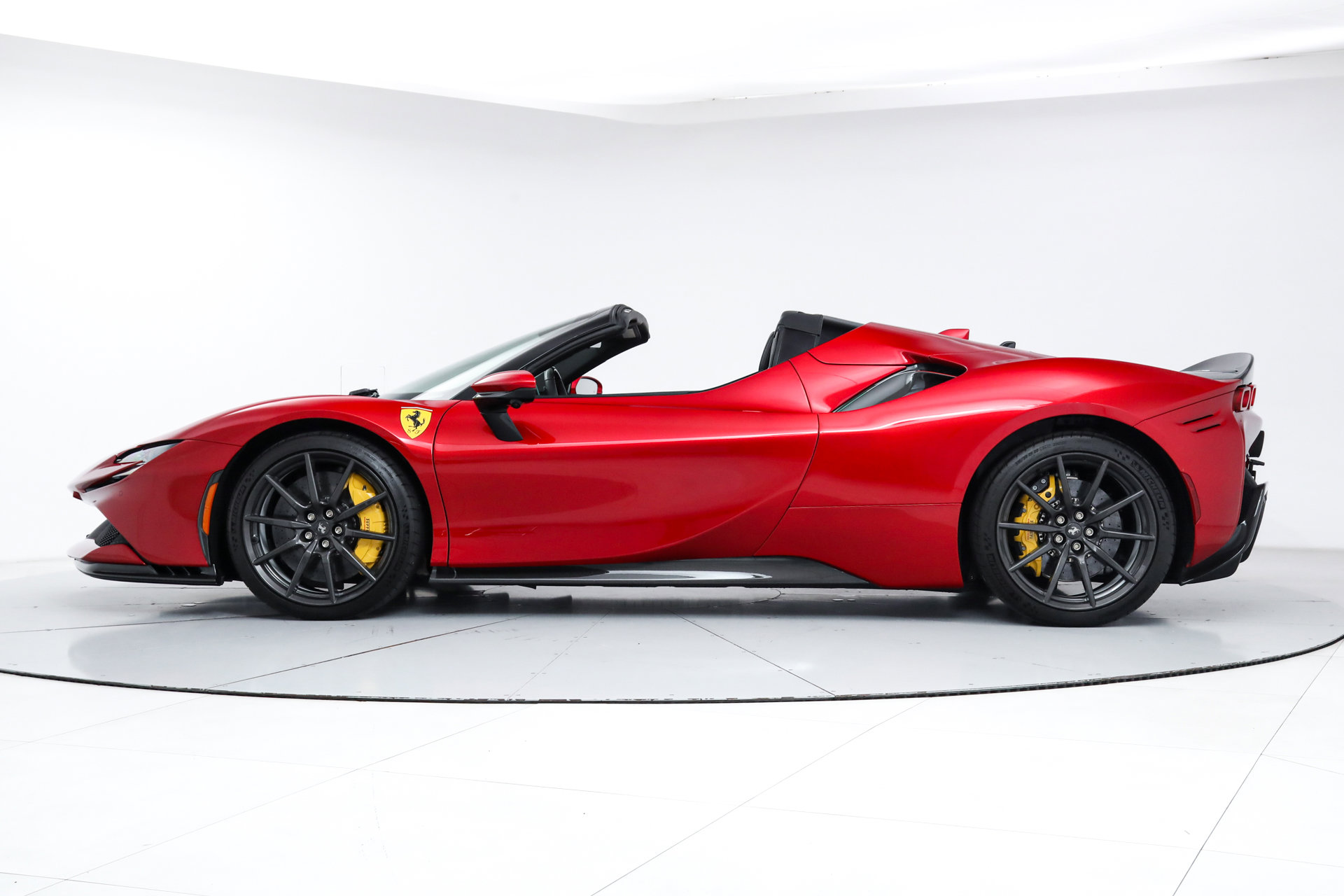 Used 2025 Ferrari SF90 Spider image 4