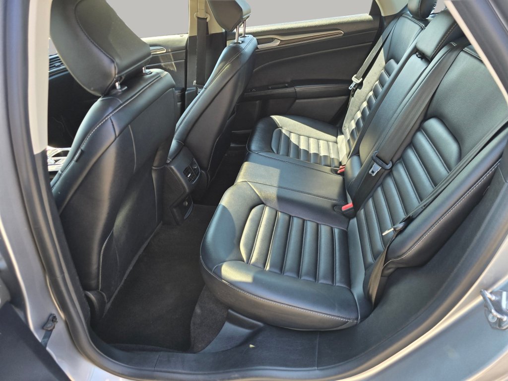Used 2020 Ford Fusion SEL FWD image 24