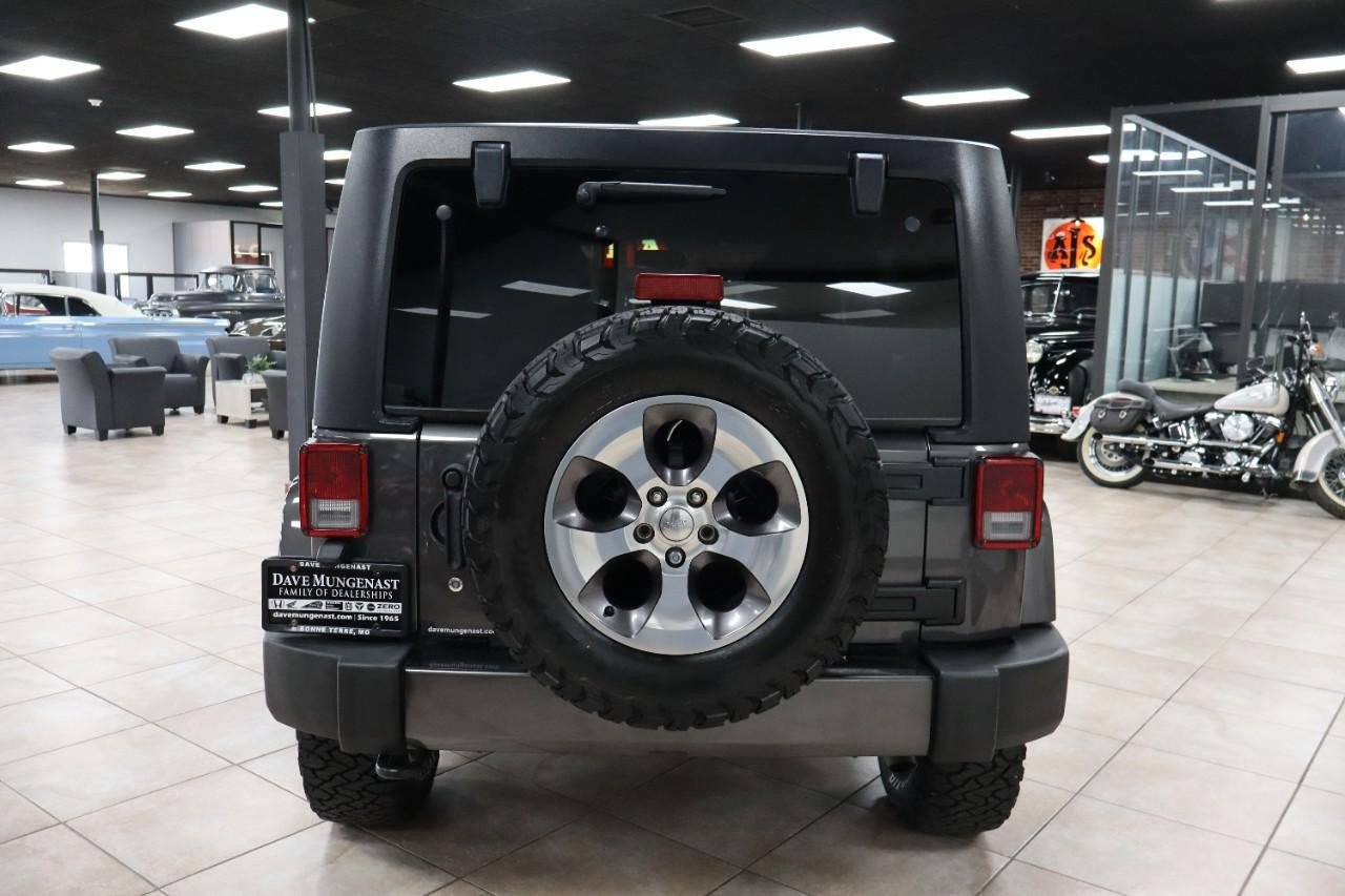 Used 2018 Jeep Wrangler Unlimited Sahara w/ Connectivity Group AWD/4WD image 5