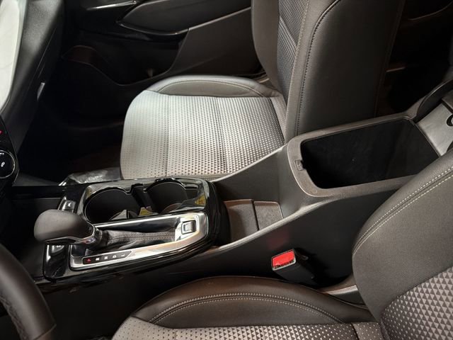 Certified 2025 Chevrolet Trax LT w/ LT Convenience Package FWD image 21