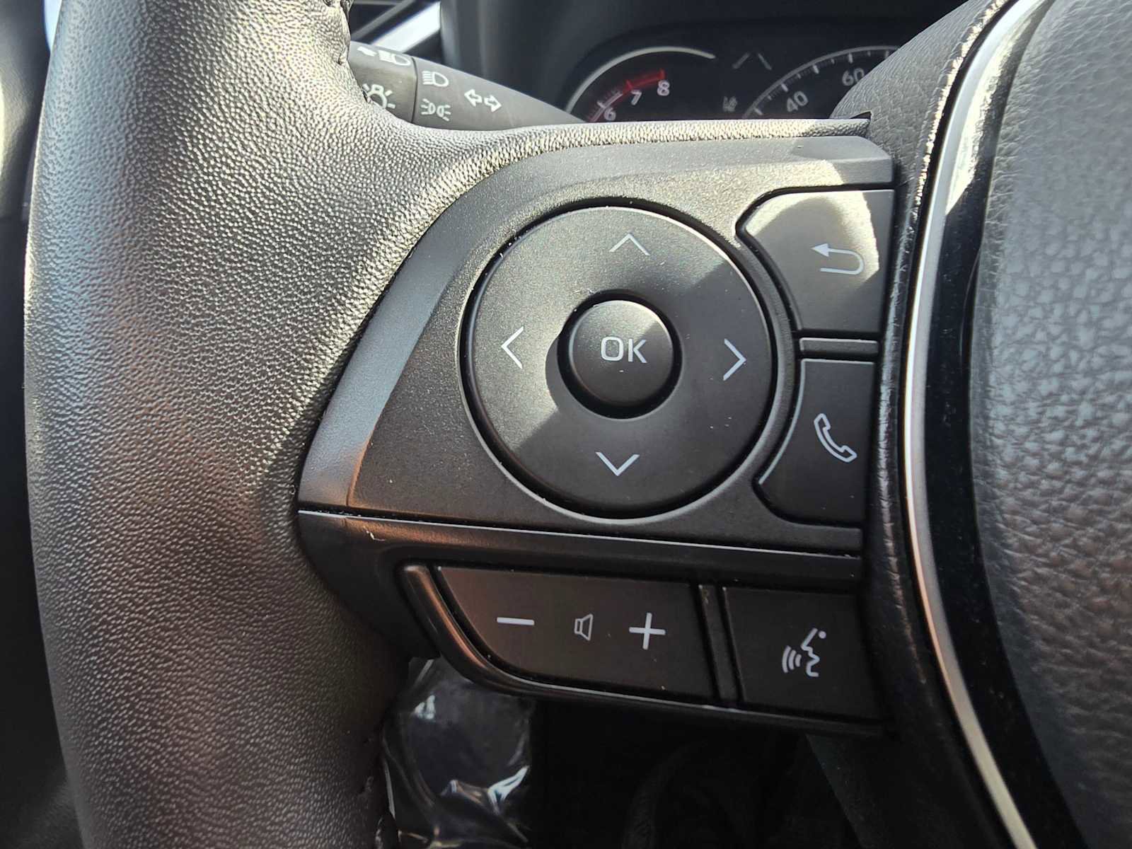 Used 2025 Toyota RAV4 XLE w/ Weather Package image 31