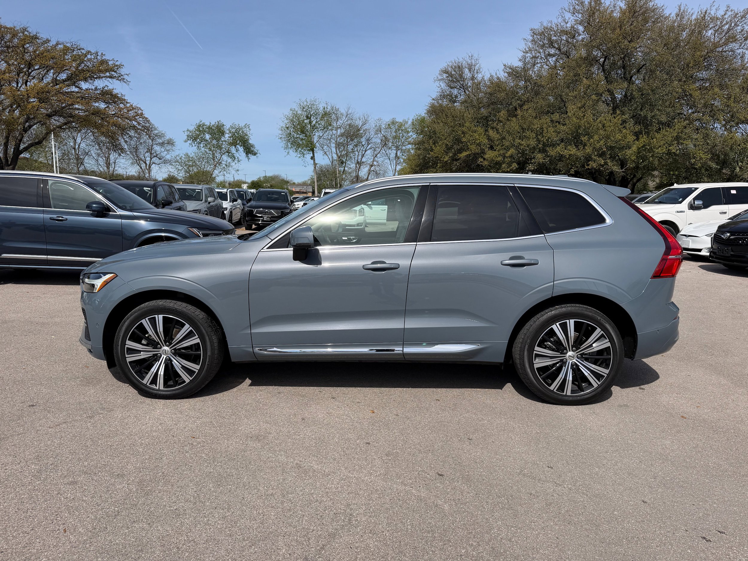 Certified 2023 Volvo XC60 B5 Plus w/ Climate Package image 3