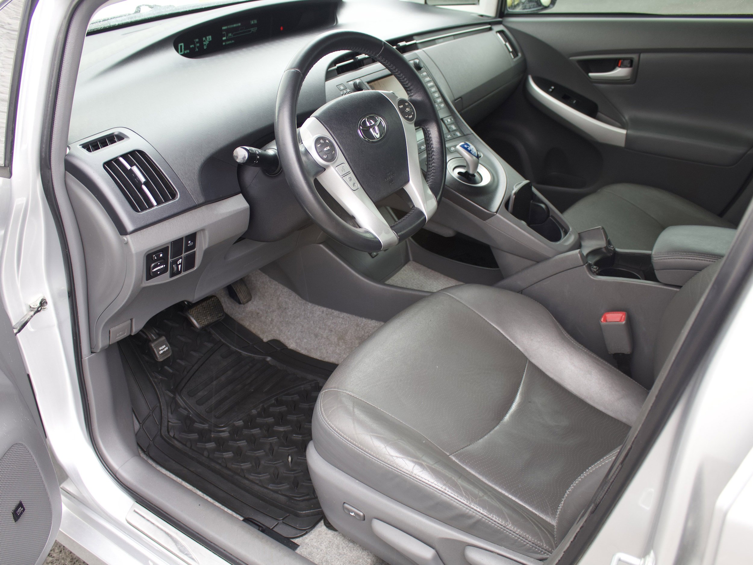 Used 2011 Toyota Prius Four w/ Solar Roof Pkg image 10