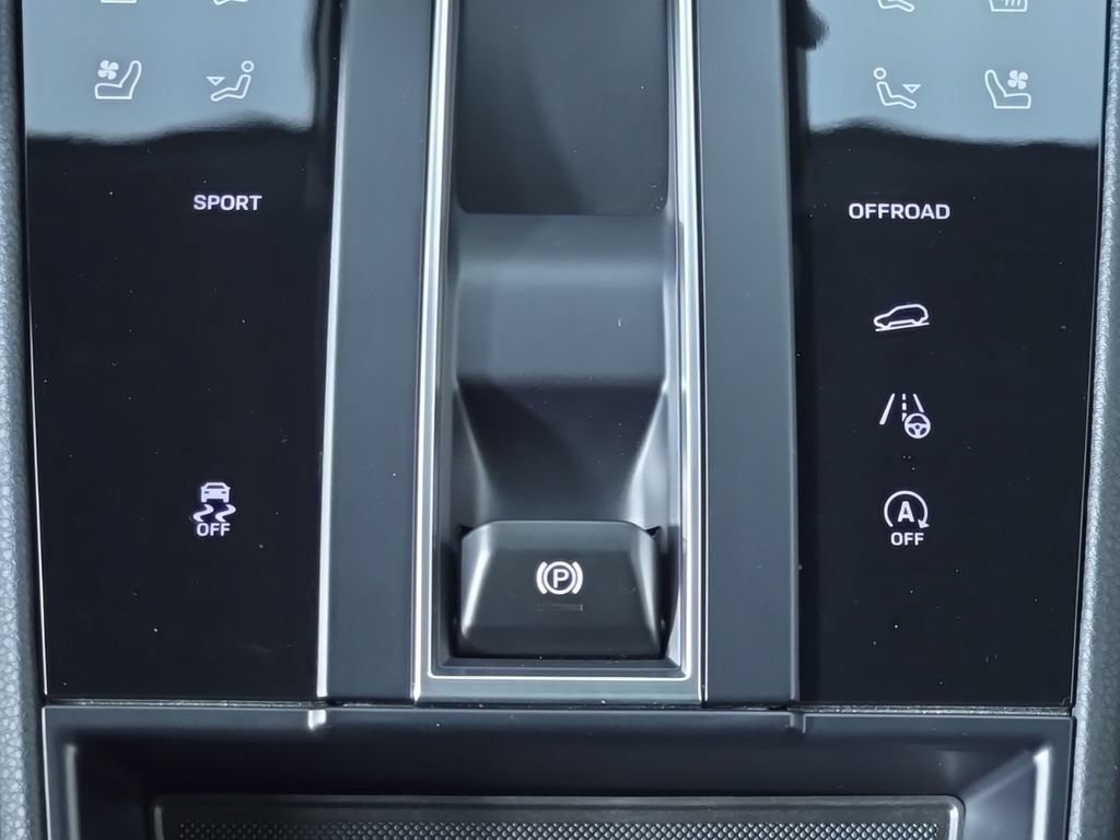 Certified 2023 Porsche Macan Turbo AWD/4WD image 24