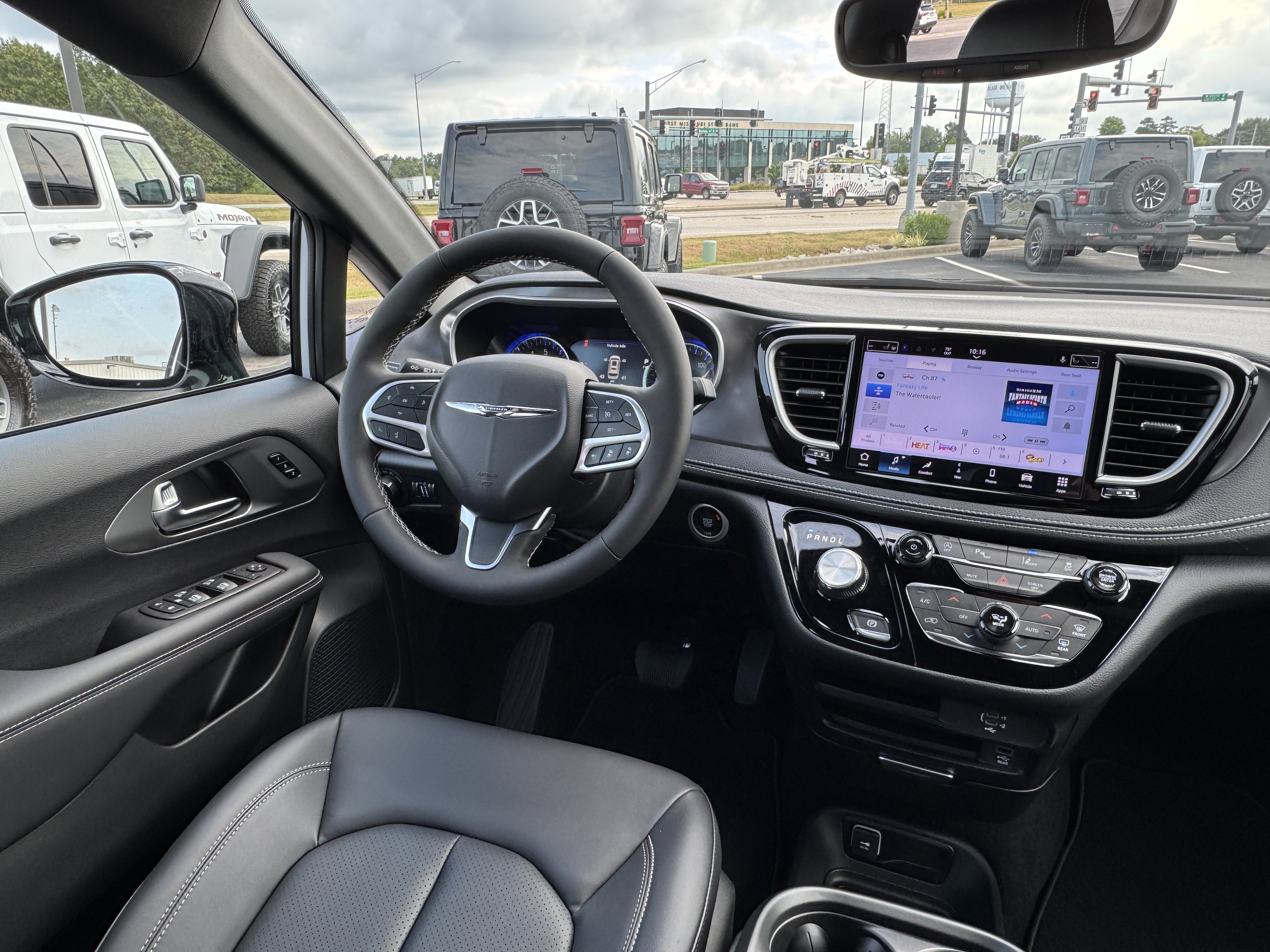 New 2026 Chrysler Pacifica Limited w/ S Appearance Package image 18