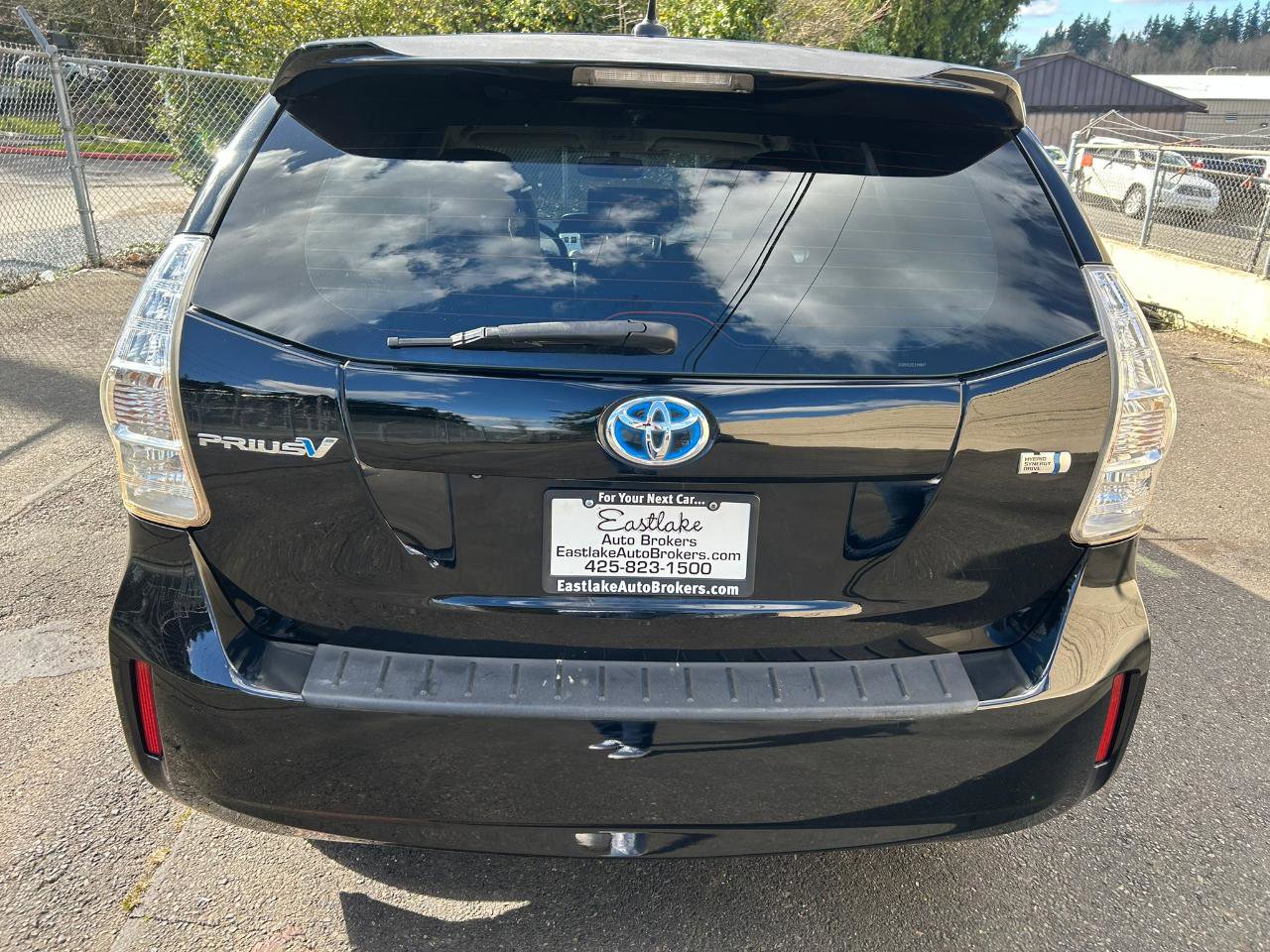Used 2014 Toyota Prius V Five image 6