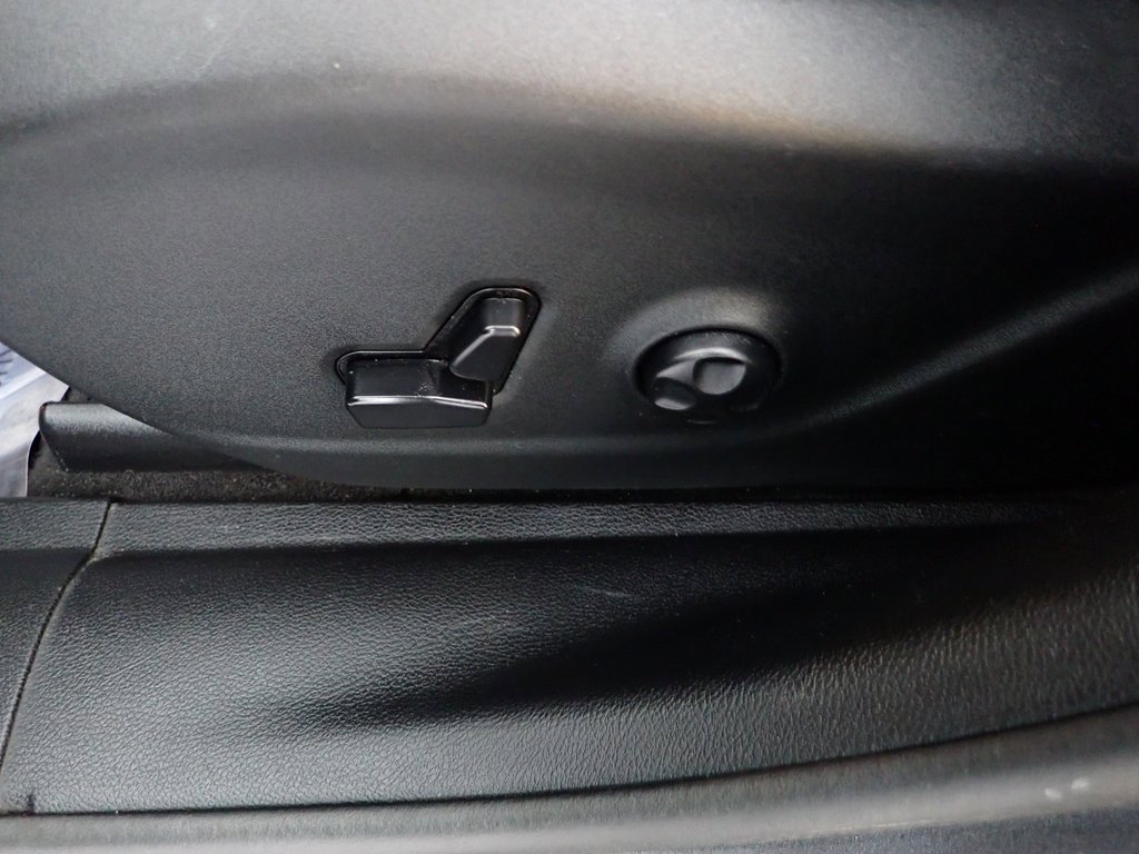 Used 2019 Jeep Cherokee Limited w/ Technology Group image 24