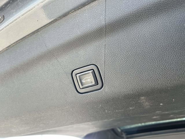 Used 2022 Chevrolet Tahoe Z71 w/ Luxury Package image 17