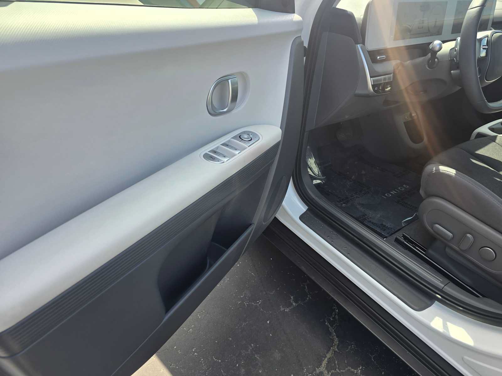 Used 2024 Hyundai Ioniq 5 SEL RWD image 23