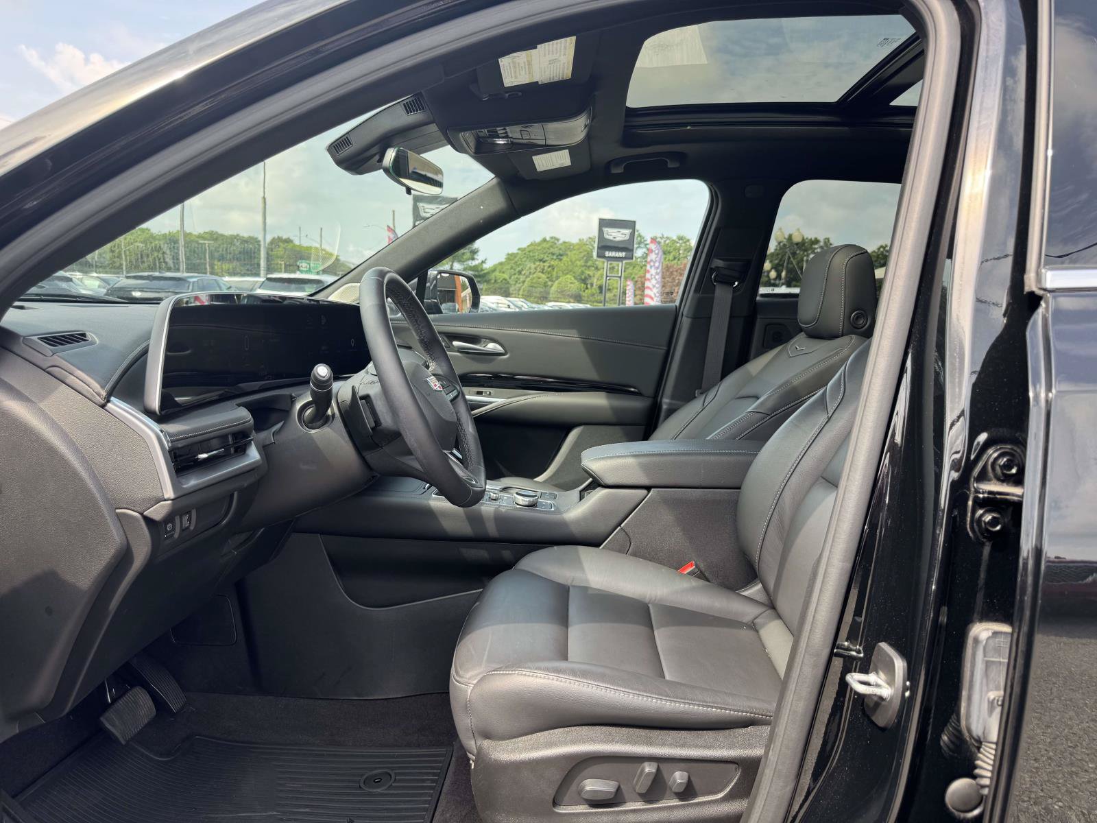 Certified 2024 Cadillac XT4 Luxury w/ Cold Weather Package AWD/4WD image 13