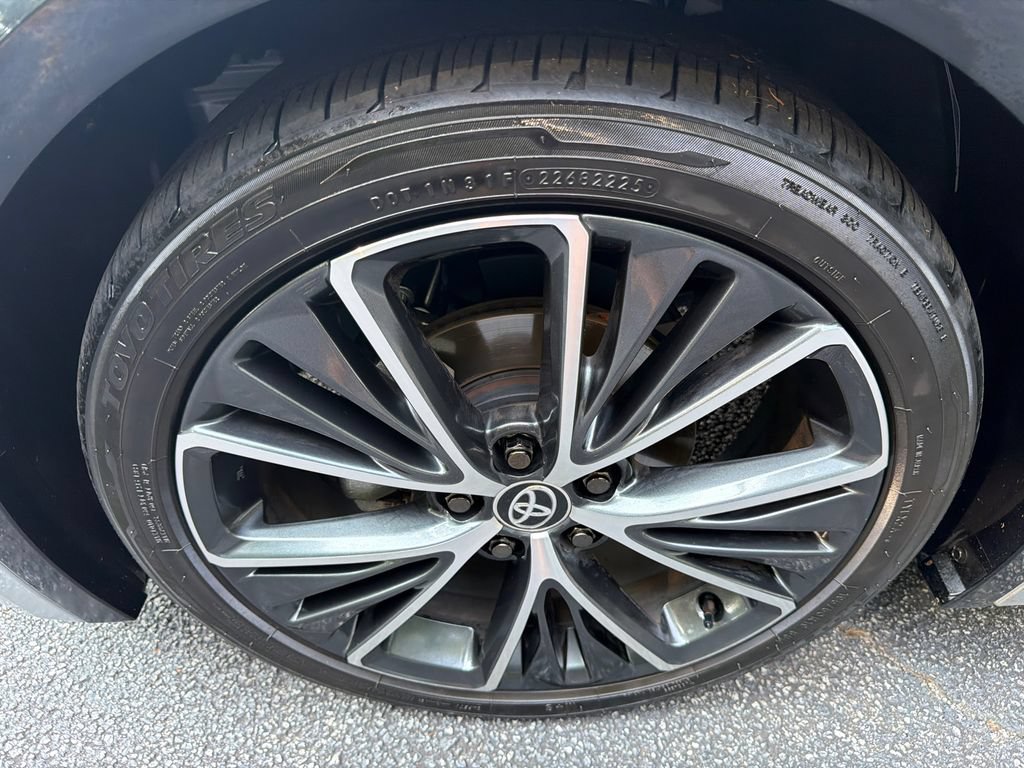 Used 2025 Toyota Prius Limited FWD image 11