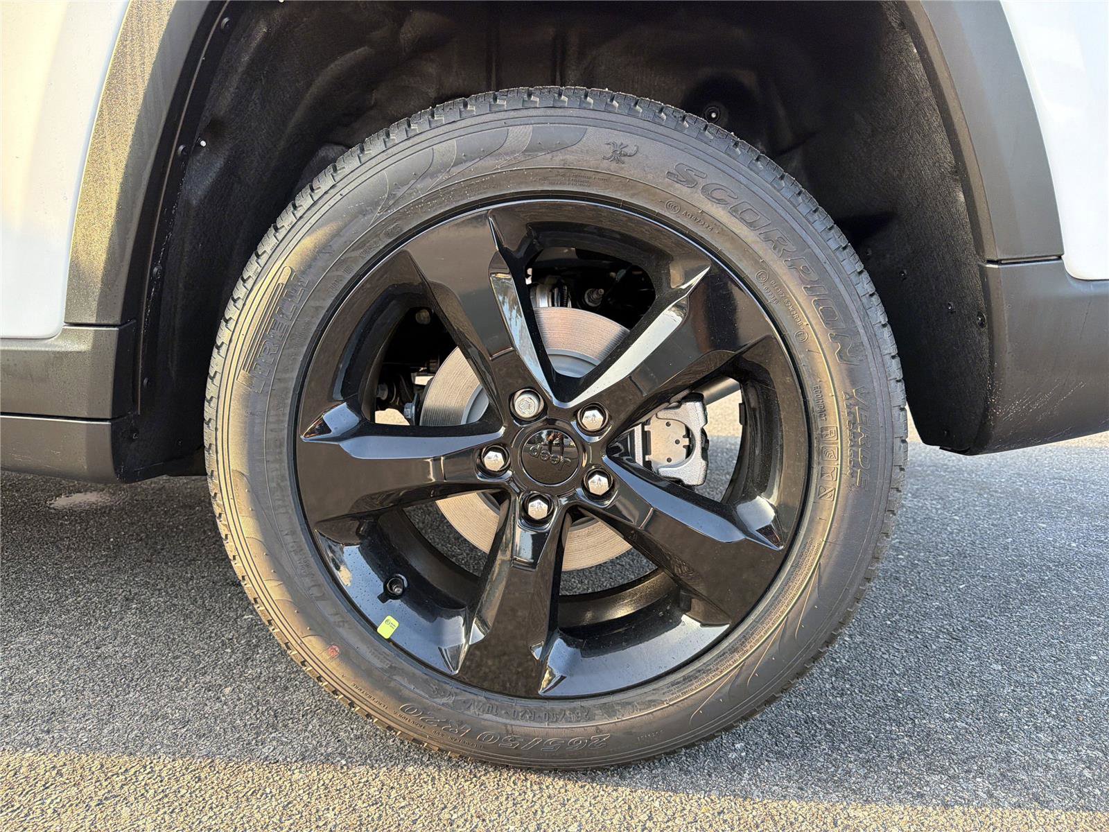 New 2025 Jeep Grand Cherokee Limited w/ Black Appearance Package image 21