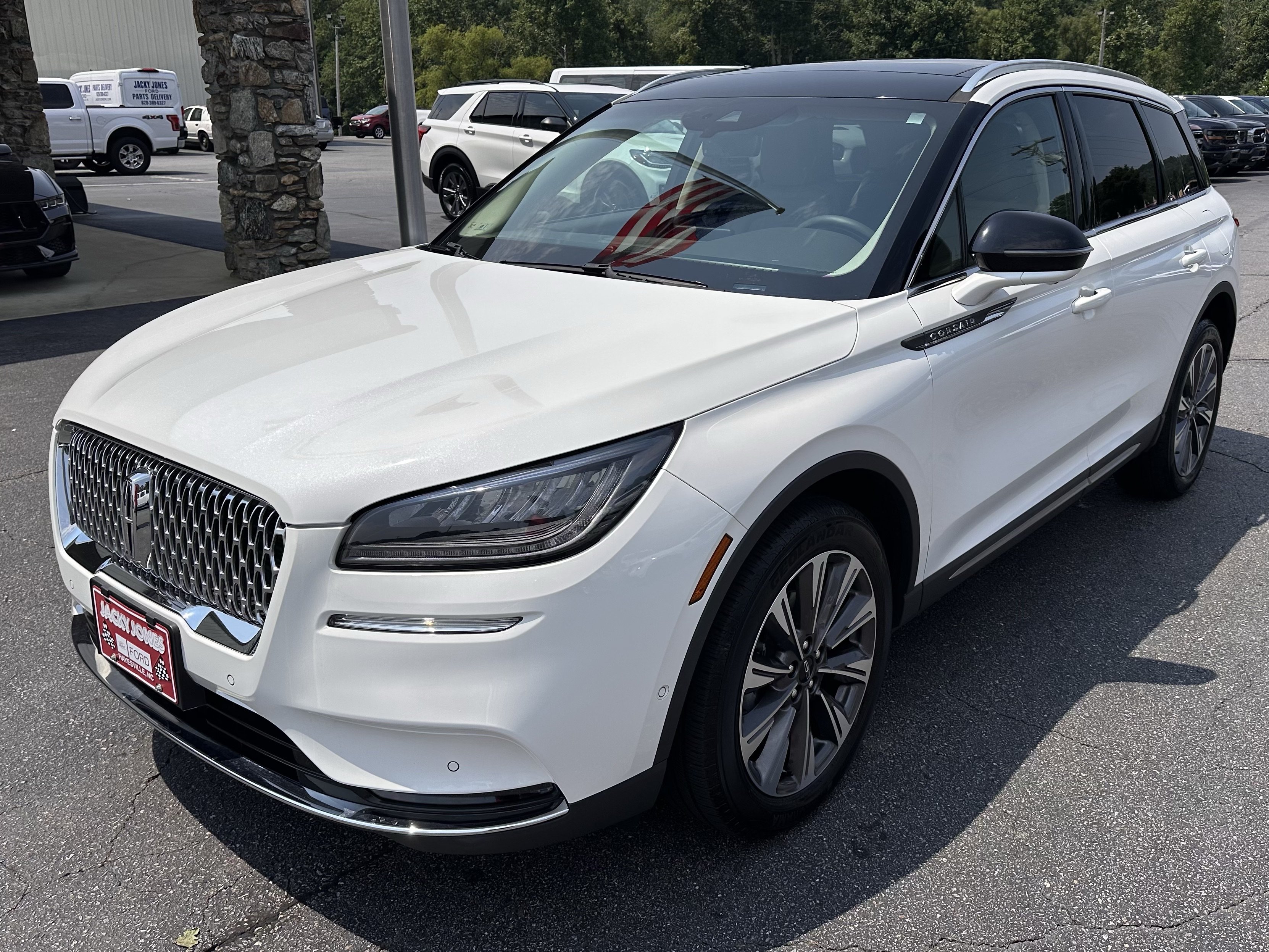 Used 2021 Lincoln Corsair Reserve AWD/4WD image 2