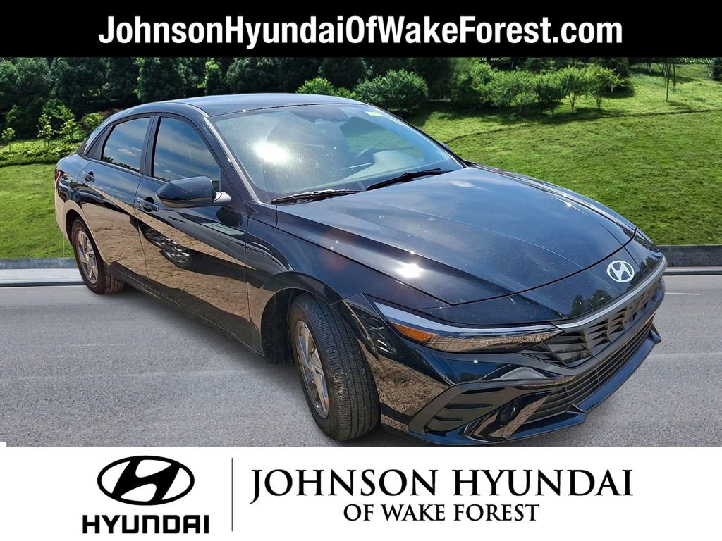 Used 2025 Hyundai Elantra SE FWD image 1