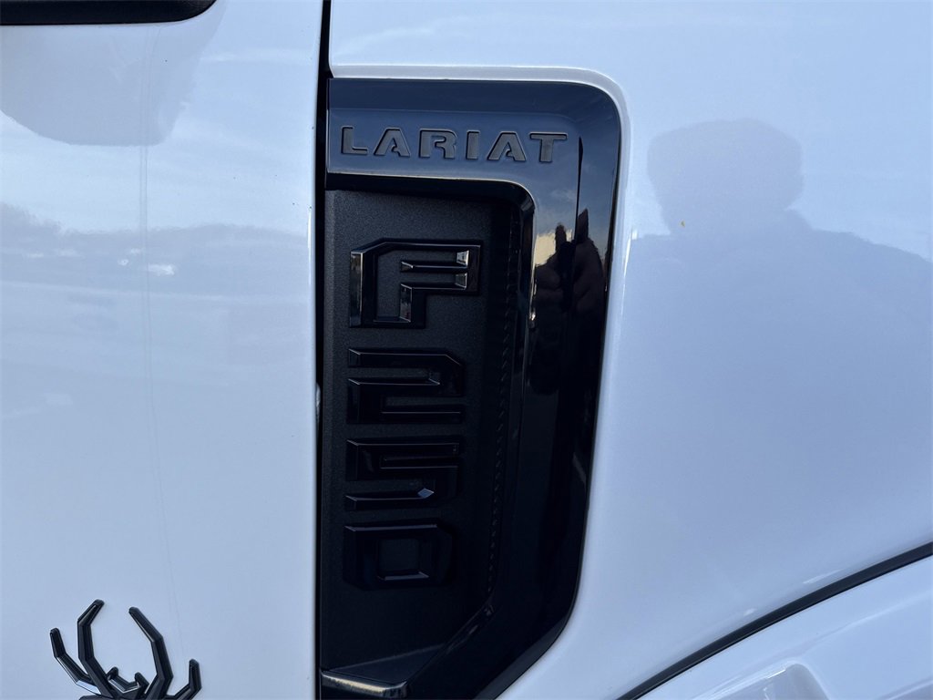 Used 2022 Ford F250 Lariat w/ Black Appearance Package image 14