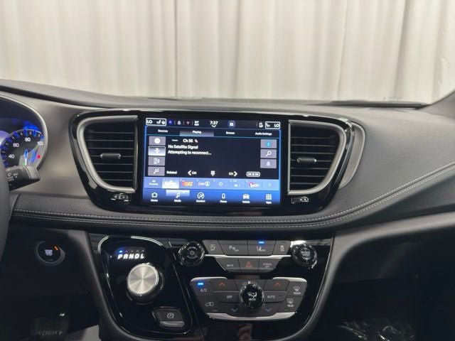 New 2027 Chrysler Pacifica Select FWD image 17