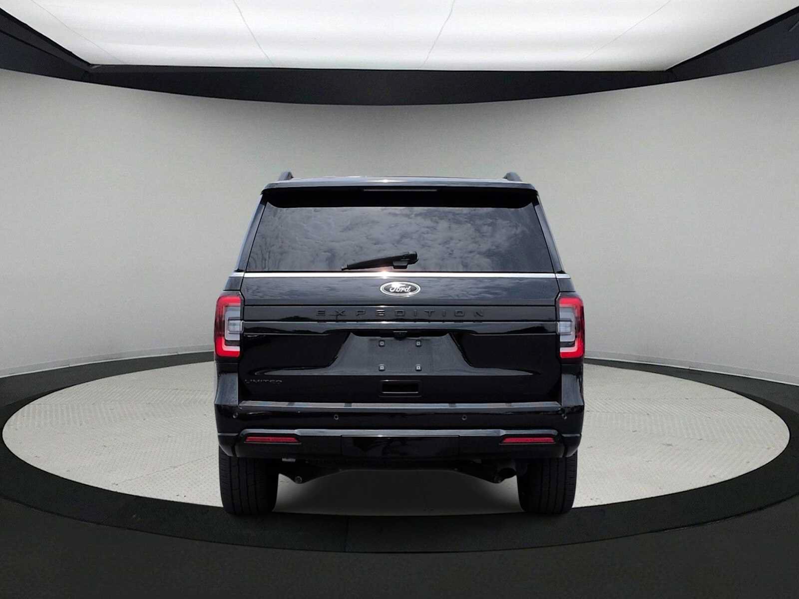Used 2024 Ford Expedition Limited AWD/4WD image 7