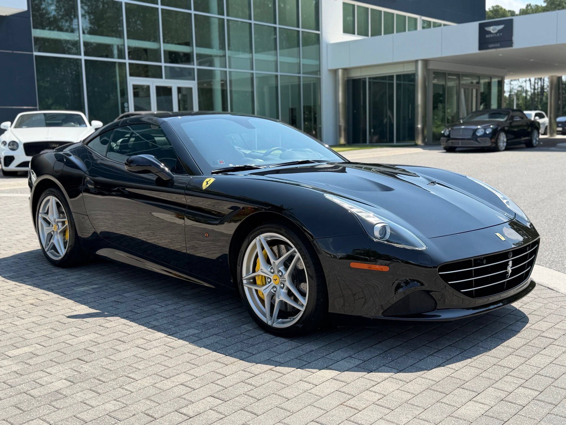 Used 2016 Ferrari California T RWD image 36