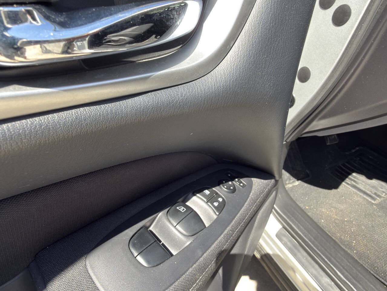 Used 2017 Nissan Pathfinder S AWD/4WD image 18