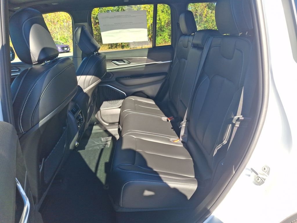 New 2025 Jeep Grand Cherokee Limited w/ Black Appearance Package image 11