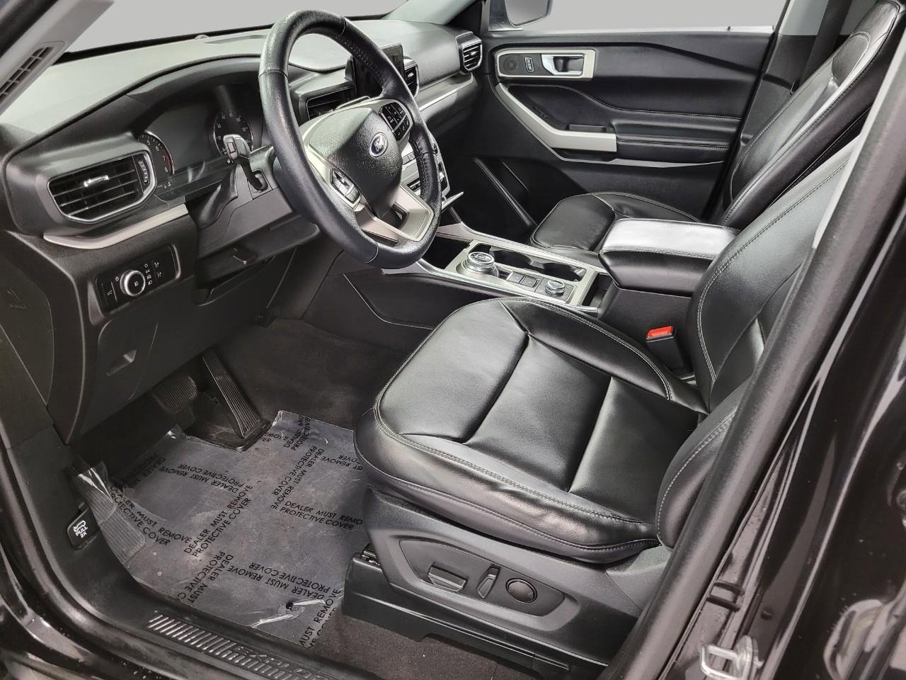 Used 2023 Ford Explorer XLT w/ Equipment Group 202A image 9