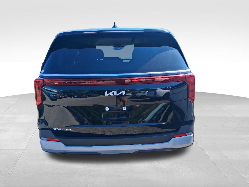 Certified 2026 Kia Carnival FWD image 6