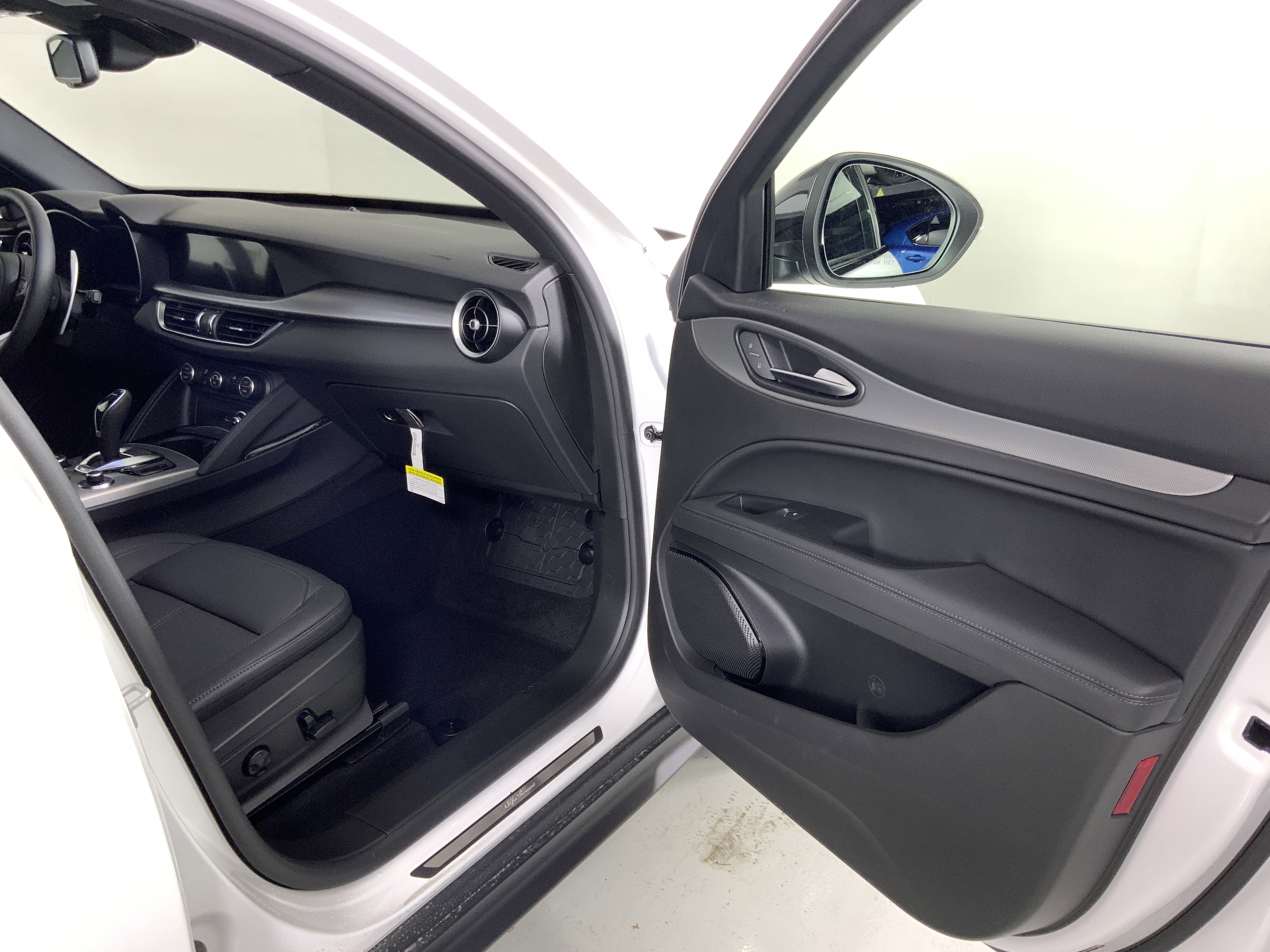 New 2025 Alfa Romeo Stelvio Sprint w/ Convenience Package image 27