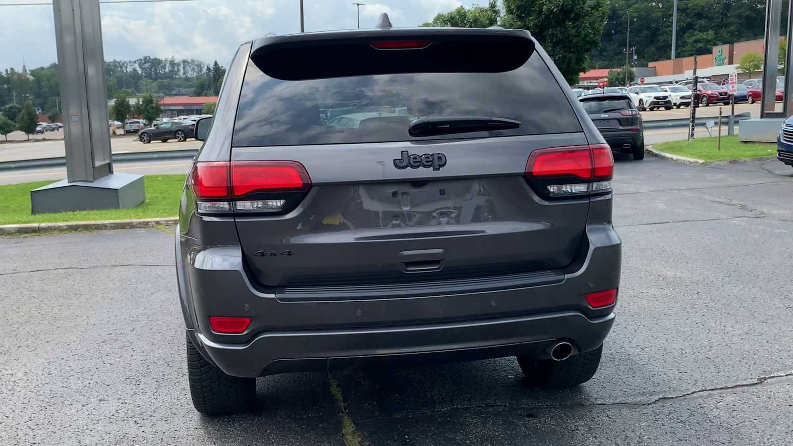 Used 2019 Jeep Grand Cherokee Altitude AWD/4WD image 7