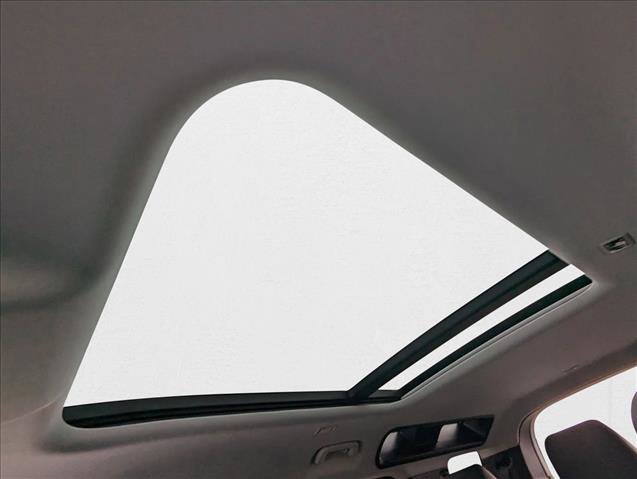 New 2025 Land Rover Defender 110 S image 14