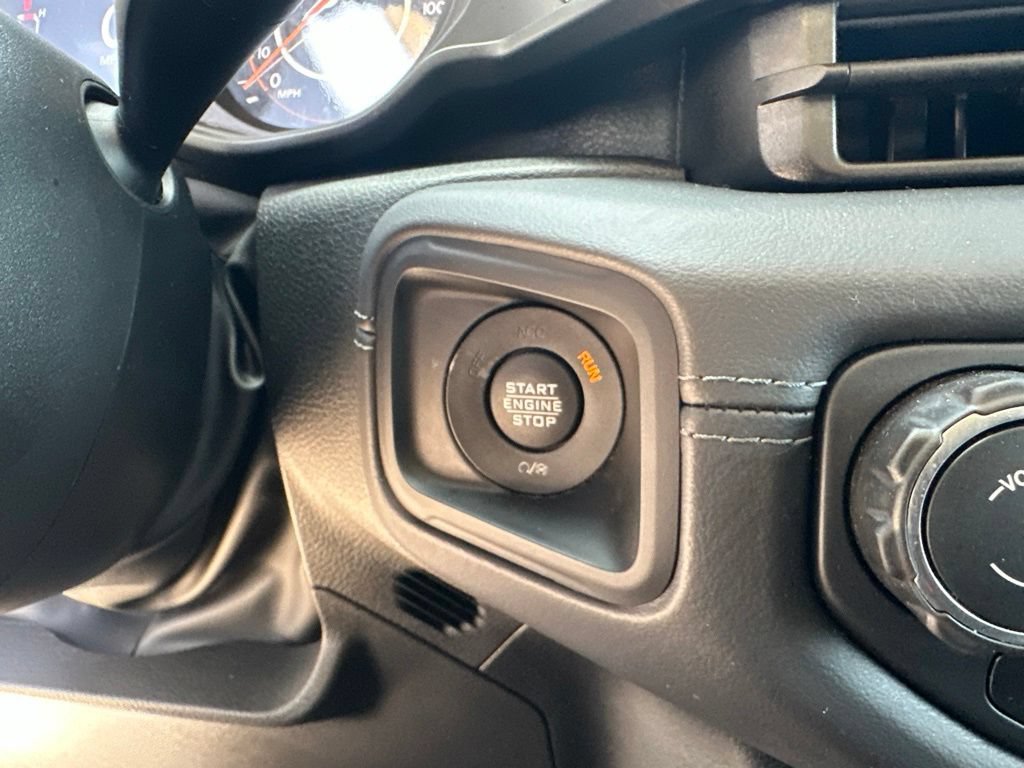 Used 2025 Jeep Wrangler Unlimited Sahara AWD/4WD image 26