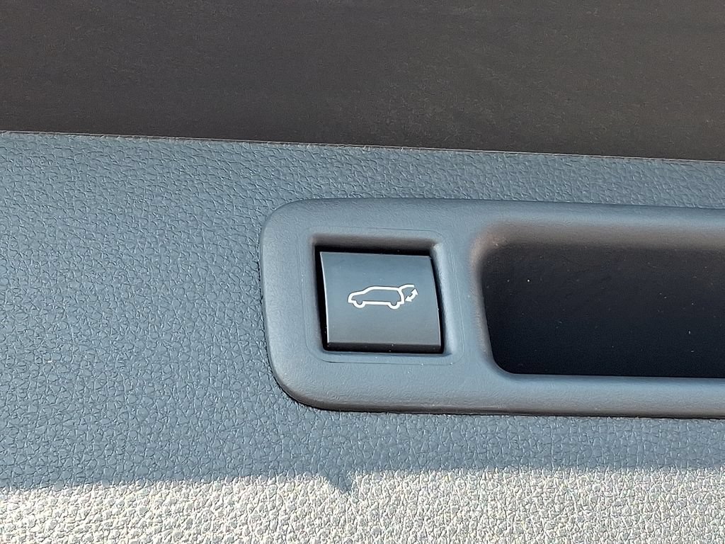 Used 2025 Toyota Highlander Platinum AWD/4WD image 31