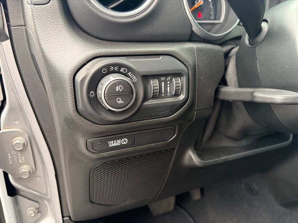 Used 2020 Jeep Gladiator Overland image 11