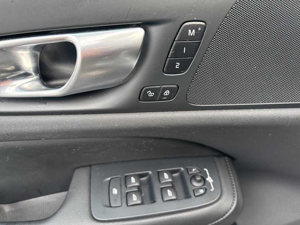 Certified 2025 Volvo S60 B5 Core image 15