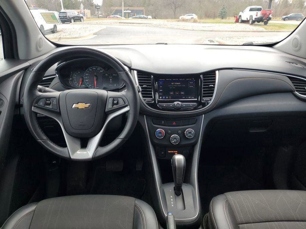 Used 2022 Chevrolet Trax LT w/ LT Convenience Package image 21