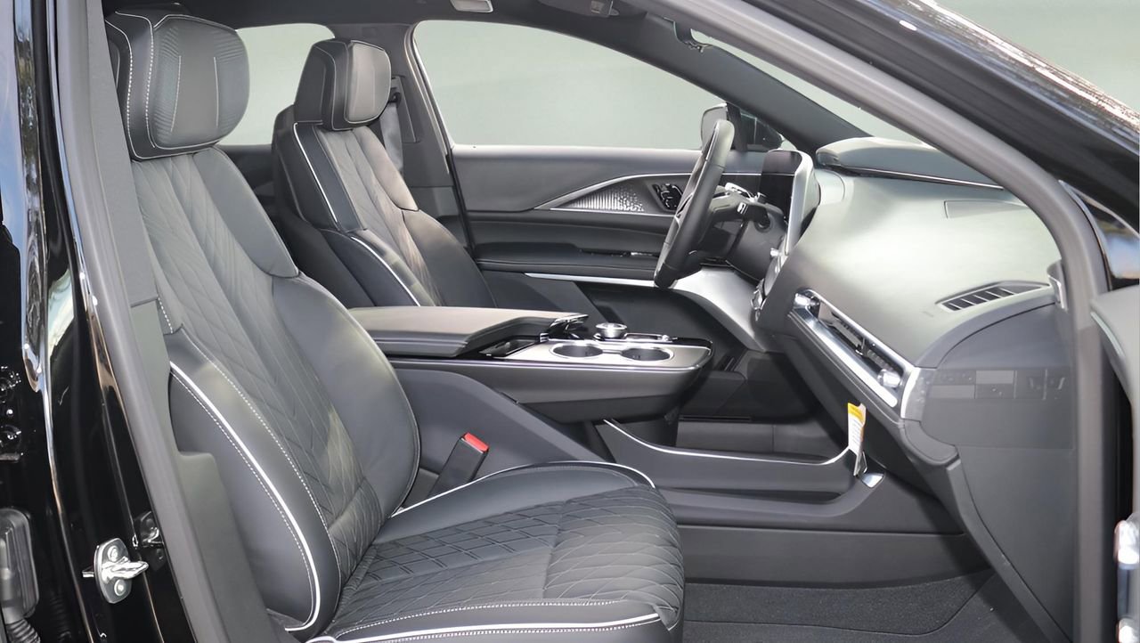 New 2026 Cadillac Lyriq V image 18