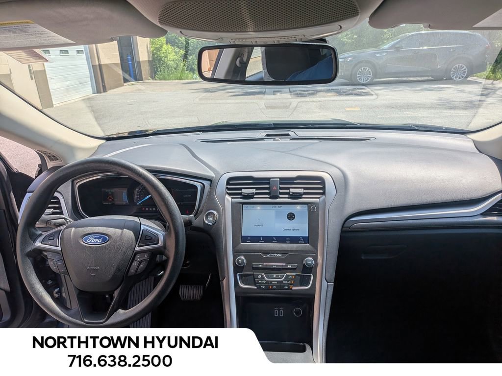 Used 2020 Ford Fusion SE FWD image 6