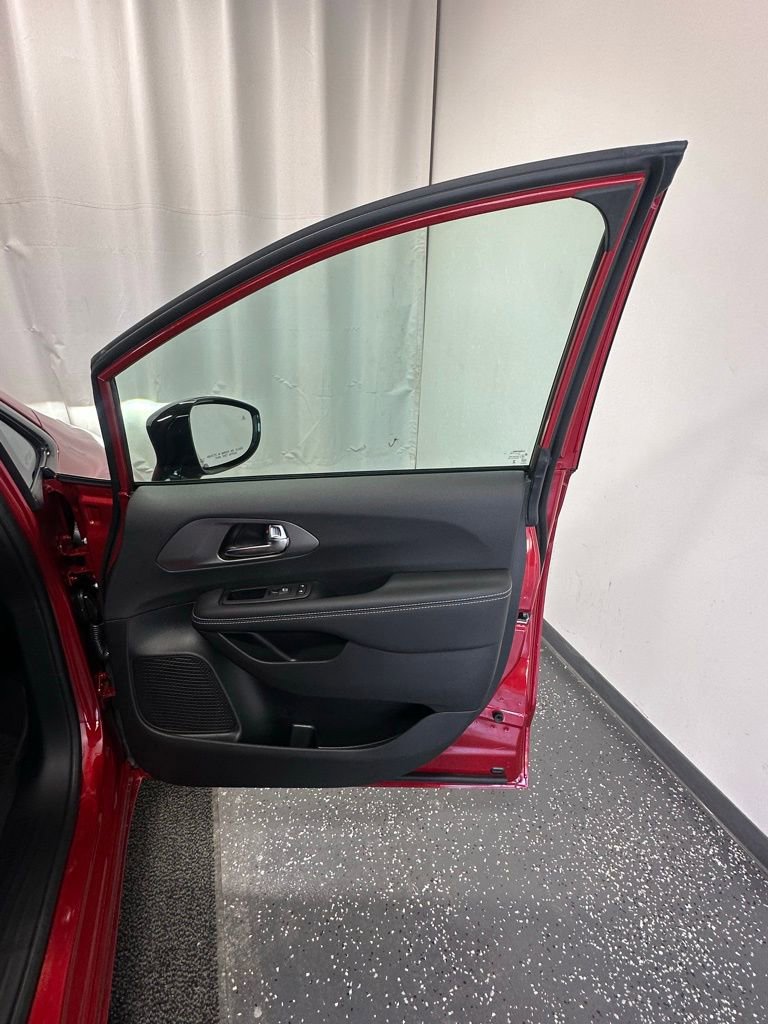 New 2025 Chrysler Pacifica Select w/ Fav Edition Package image 20