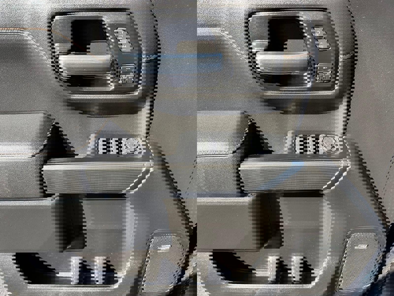 Used 2019 GMC Sierra 1500 AT4 w/ AT4 Premium Package image 14