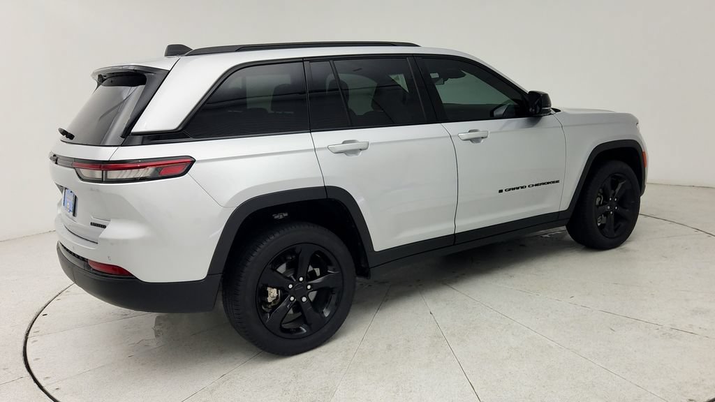 Used 2025 Jeep Grand Cherokee Limited w/ Black Appearance Package RWD image 8