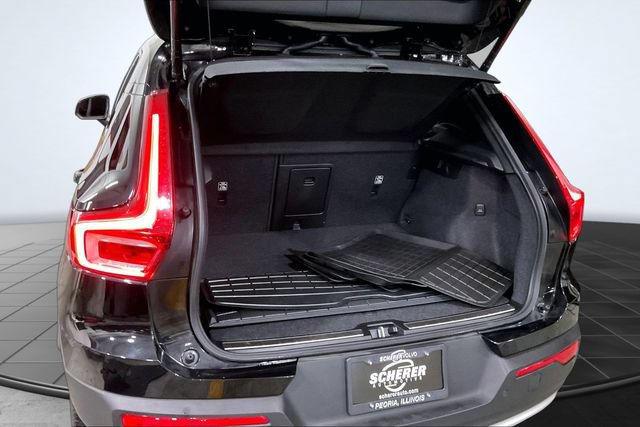 Certified 2023 Volvo XC40 B4 Plus w/ Driver Assist Package FWD image 6