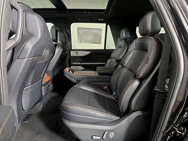 New 2026 Lincoln Navigator L Black Label AWD/4WD image 10