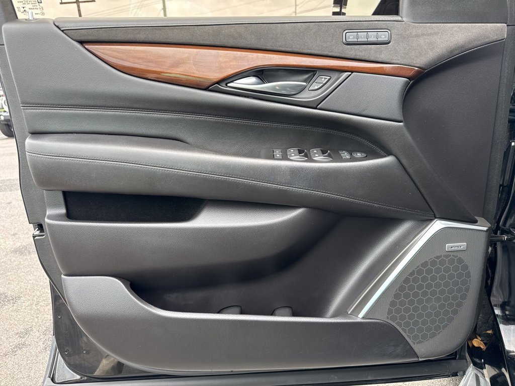 Used 2020 Cadillac Escalade Premium Luxury image 36