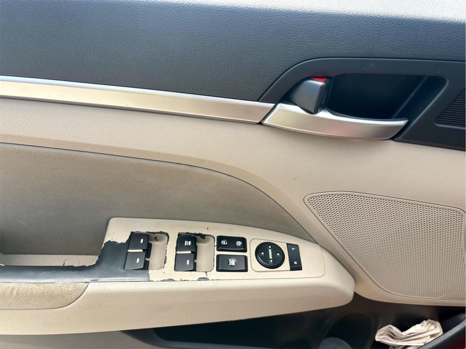 Used 2020 Hyundai Elantra SEL FWD image 15