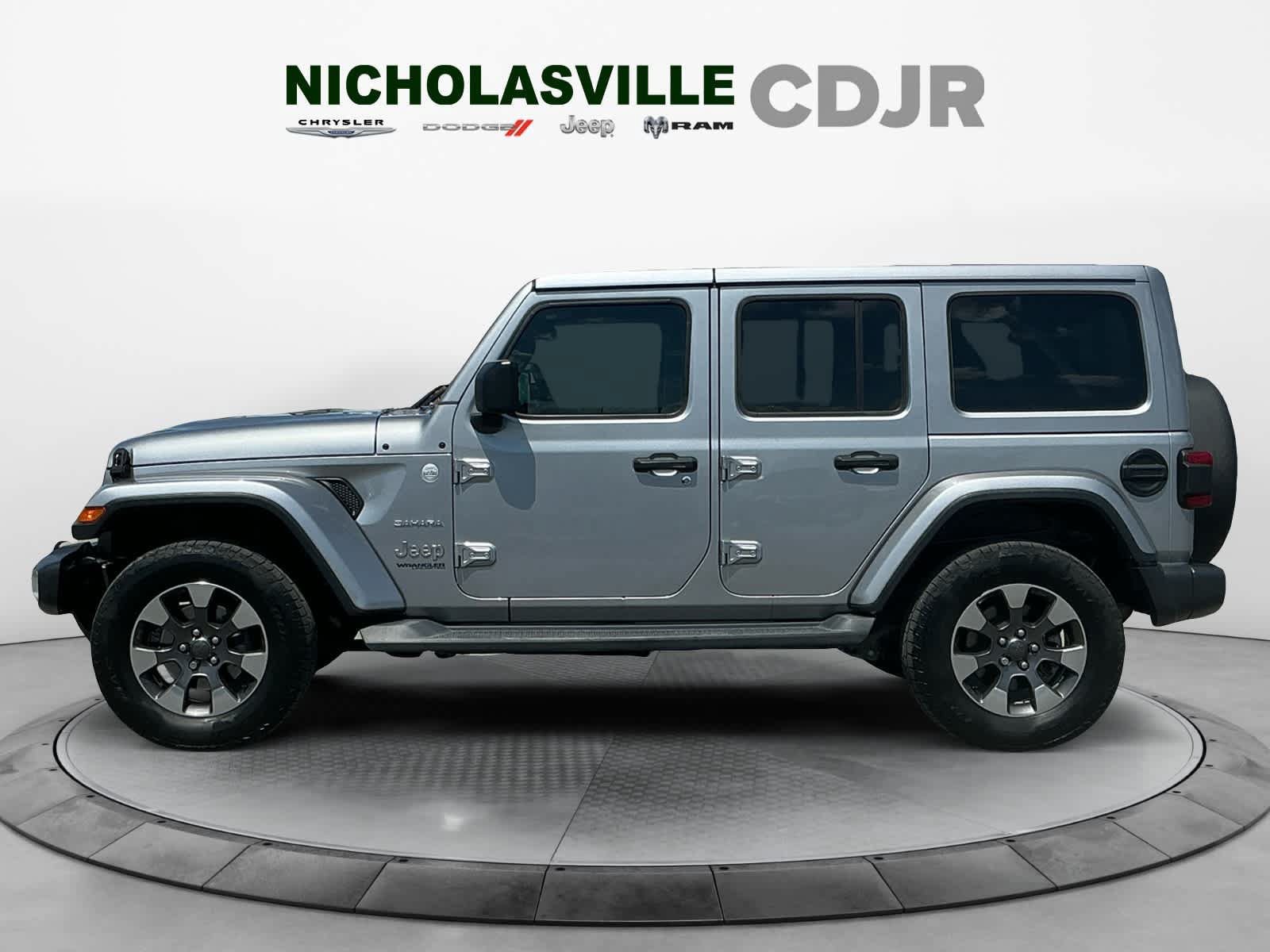 Used 2018 Jeep Wrangler Unlimited Sahara w/ LED Lighting Group AWD/4WD image 2