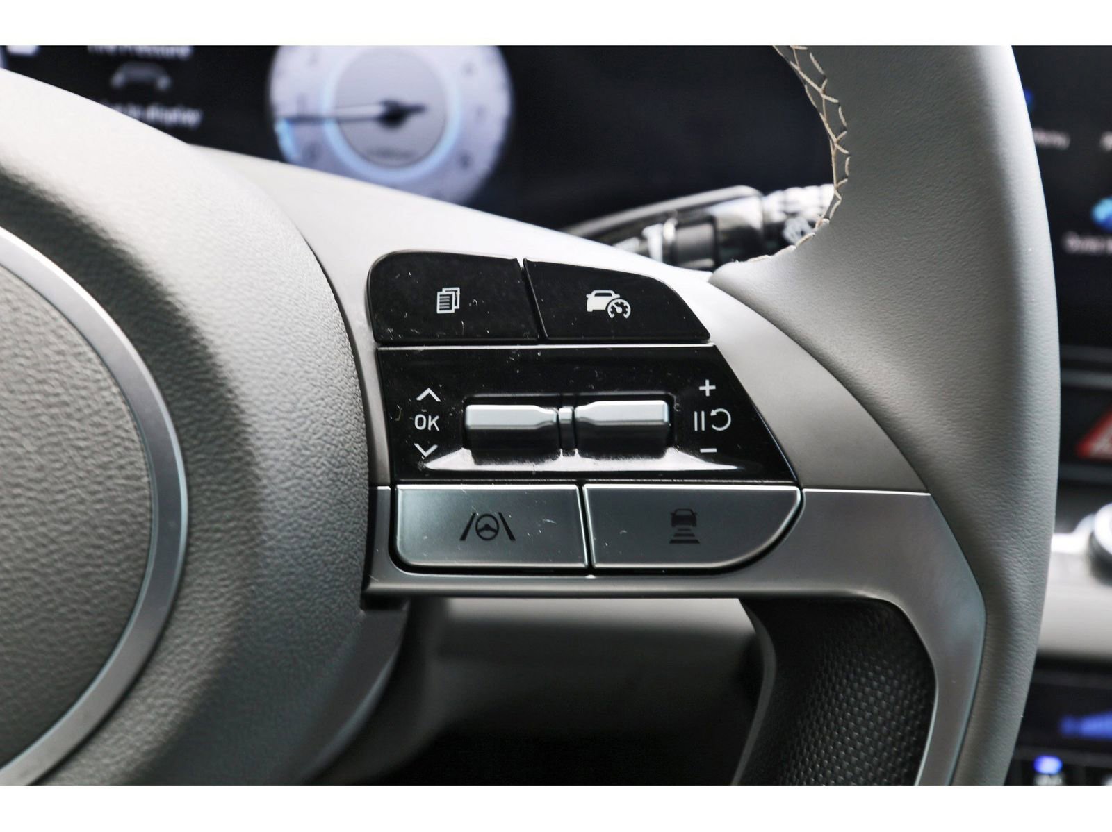 Certified 2025 Hyundai Elantra SEL FWD image 18