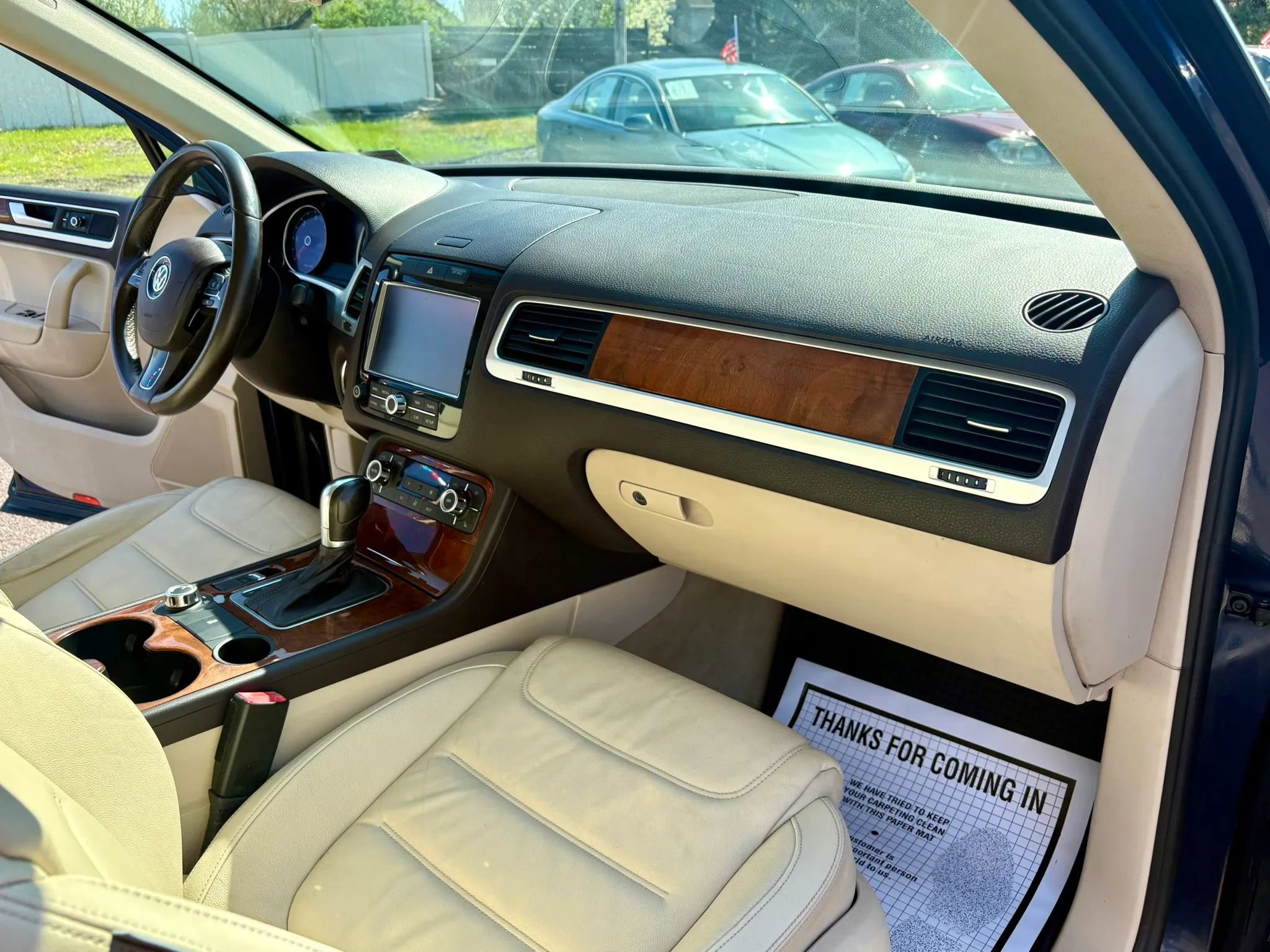 Used 2012 Volkswagen Touareg TDI image 28