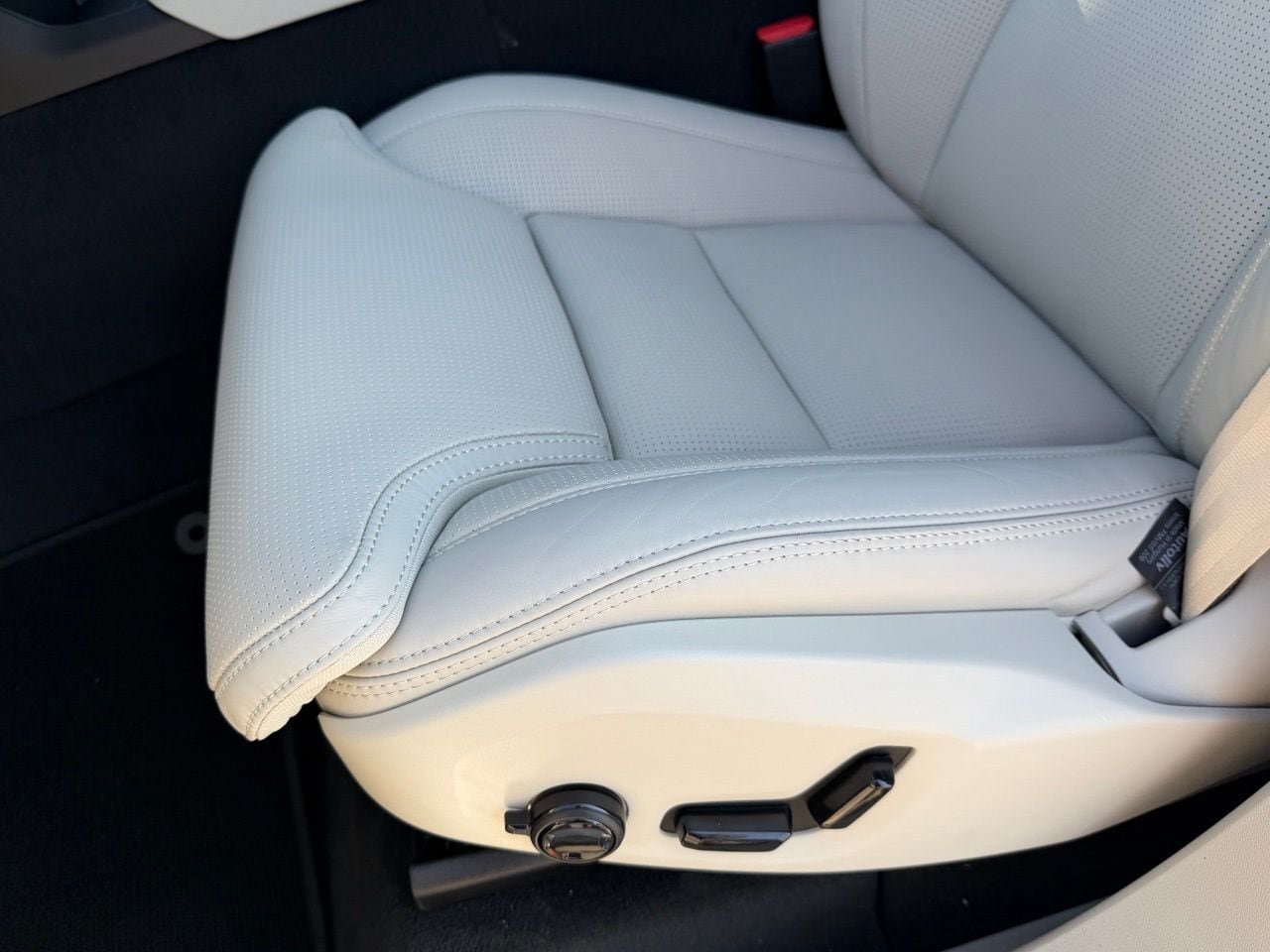 New 2027 Volvo XC90 B6 Ultra AWD/4WD image 16